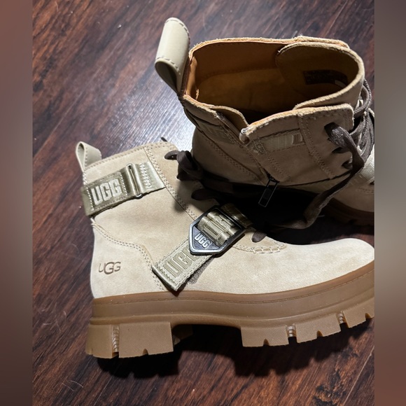 UGG Ashton waterproof boot 6.5W - Picture 2 of 6